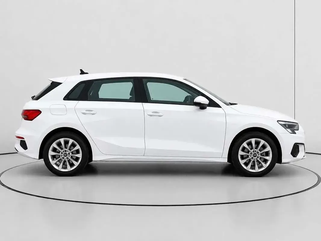 Usado Audi A3 Sportback 110 CV (80 kW) 2021 Blanco Utilitario