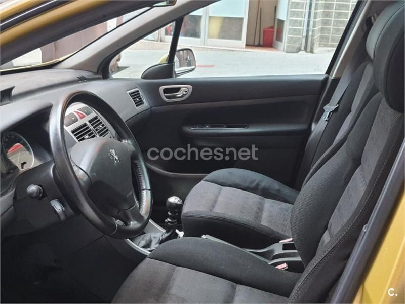 Usado Peugeot 307 136 CV (100 kW) 2004 Naranja Familiar