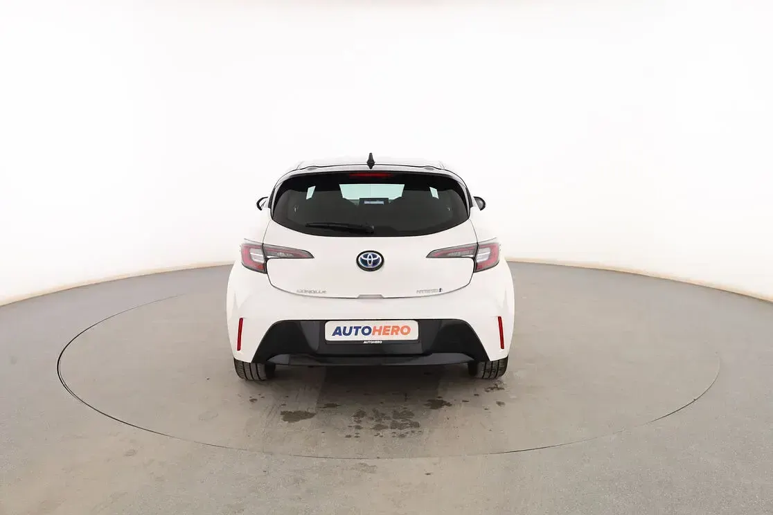 Usado Toyota Corolla Active 125 CV (91 kW) 2021 Blanco Berlina