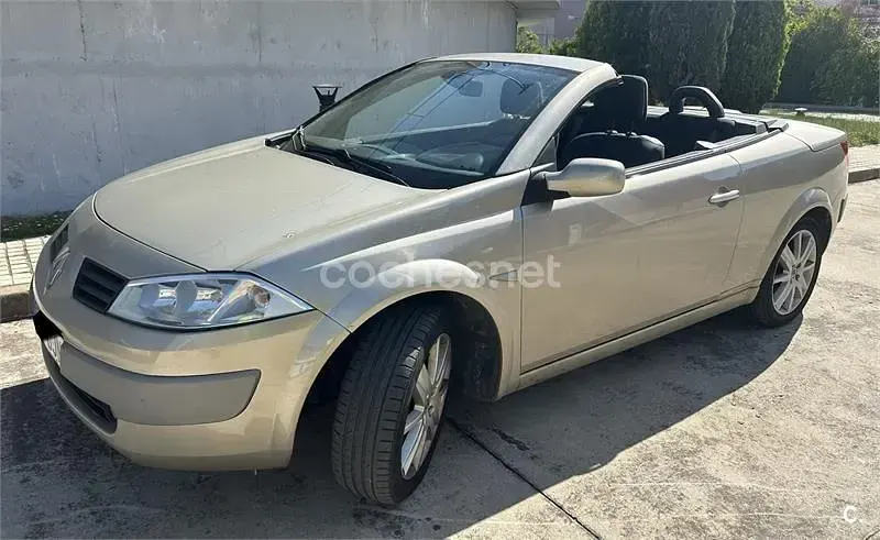 Usado Renault Mégane Cabriolet Dynamique 115 CV (84 kW) 2005 Beige Descapotable