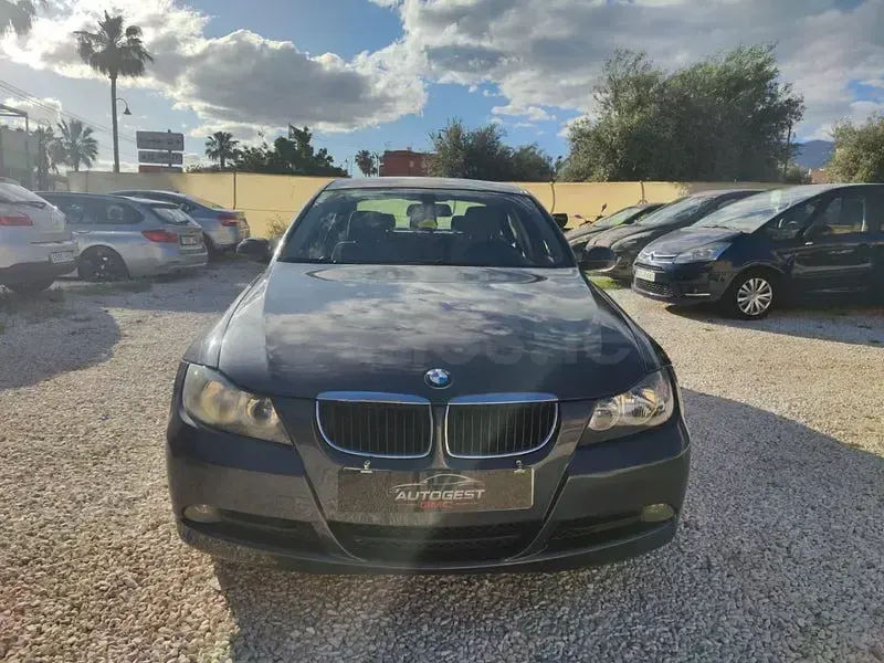 Usado BMW 318 129 HP (94 kW) 2006 Cinzento Sedan