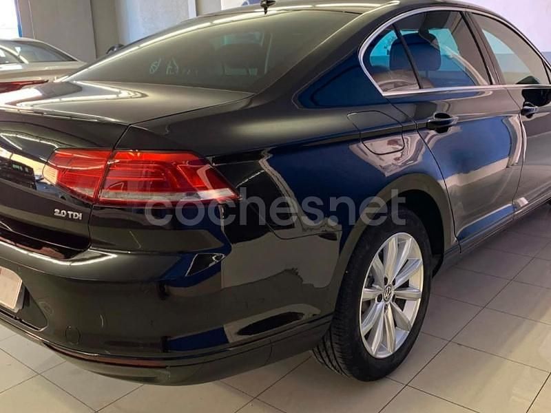 Usado VW Passat Advance 150 CV (110 kW) 2018 Negro Berlina