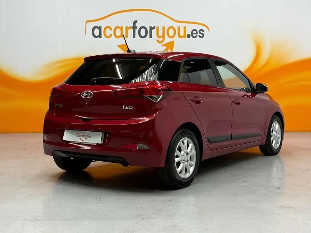 Usado Hyundai i20 99 CV (72 kW) 2017 Rojo Utilitario