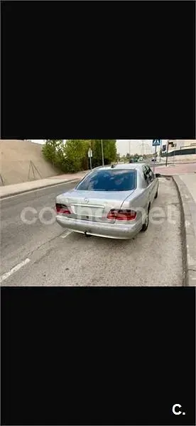Usado Mercedes E320 Avantgarde 197 CV (144 kW) 1999 Gris / plata Berlina