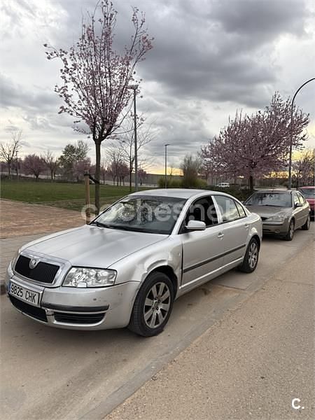 Usado Skoda Superb Comfort 105 CV (77 kW) 2008 Gris / plata Berlina
