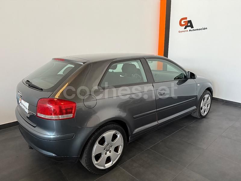 Usado Audi A3 Attraction 140 CV (102 kW) 2006 Gris / plata Berlina