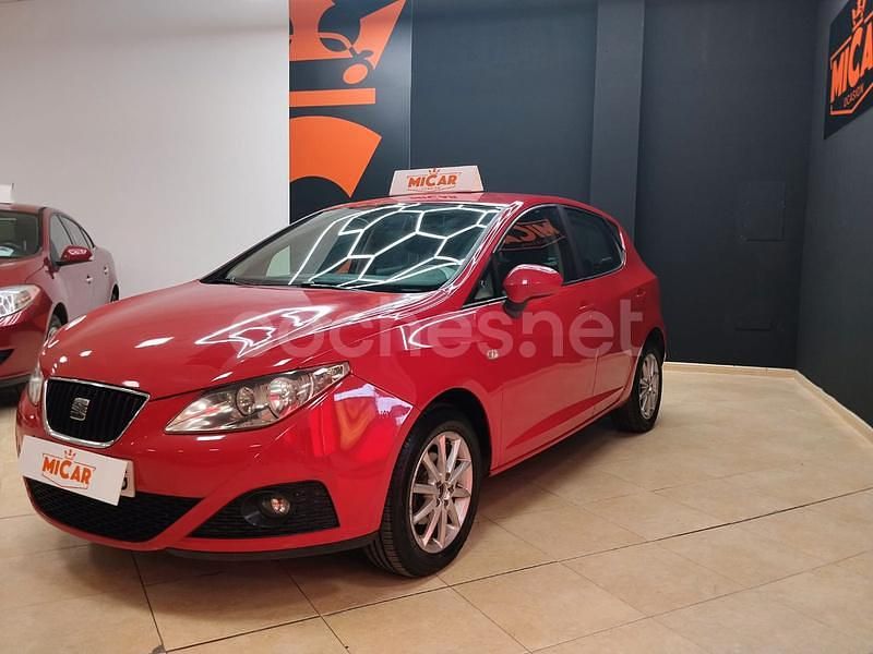 Usado Seat Ibiza Reference 80 CV (58 kW) 2009 Rojo Berlina