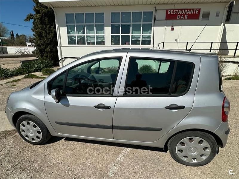 Usado Renault Modus Dynamique 98 CV (72 kW) 2004 Gris / plata Monovolumen