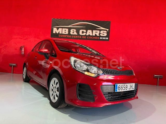 Granate Usado 2015 Kia Rio Berlina | 6900 € (Precio justo) - Imagen 1/4