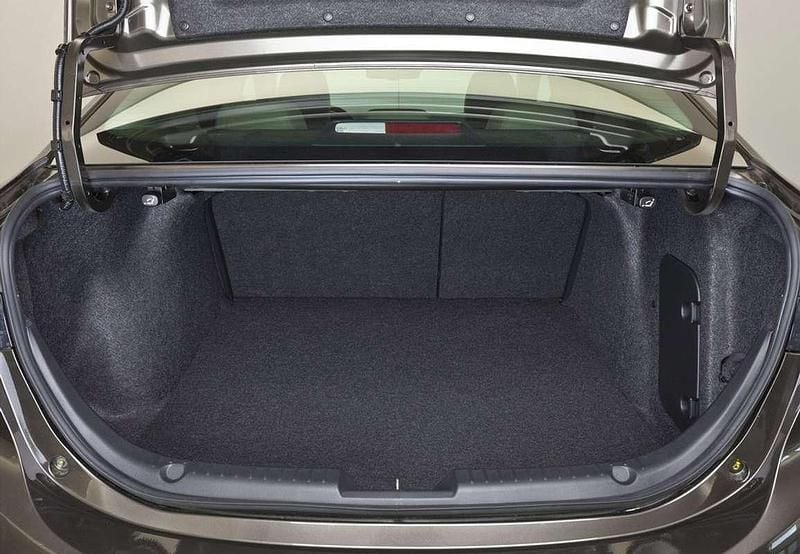 Usado Mazda 3 Luxury 150 CV (110 kW) 2017 Gris Utilitario