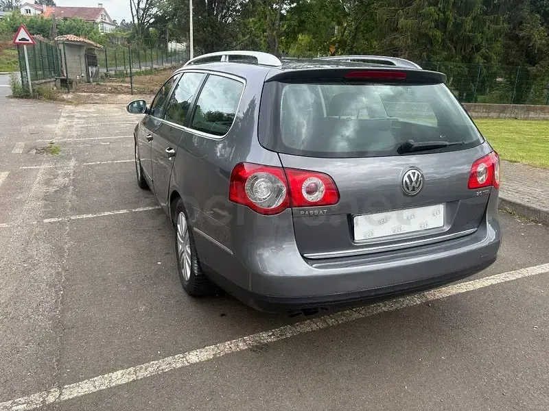 Usado VW Passat Advance 140 CV (102 kW) 2006 Gris / plata Familiar