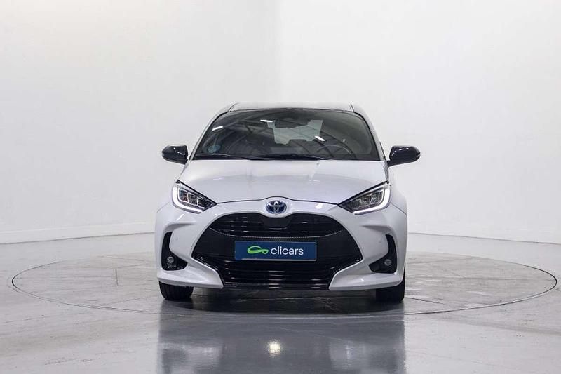 Usado Toyota Yaris Hybrid Plus 75 CV (55 kW) 2022 Blanco Berlina