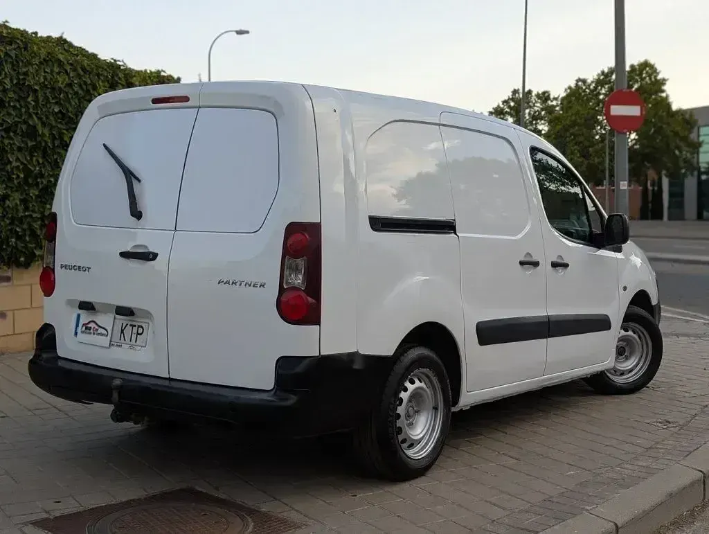 Usado Peugeot Partner S 100 CV (73 kW) 2019 Blanco Monovolumen