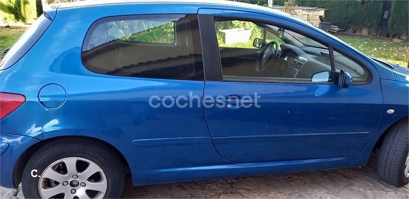 Usado Peugeot 307 90 CV (66 kW) 2001 Azul Berlina