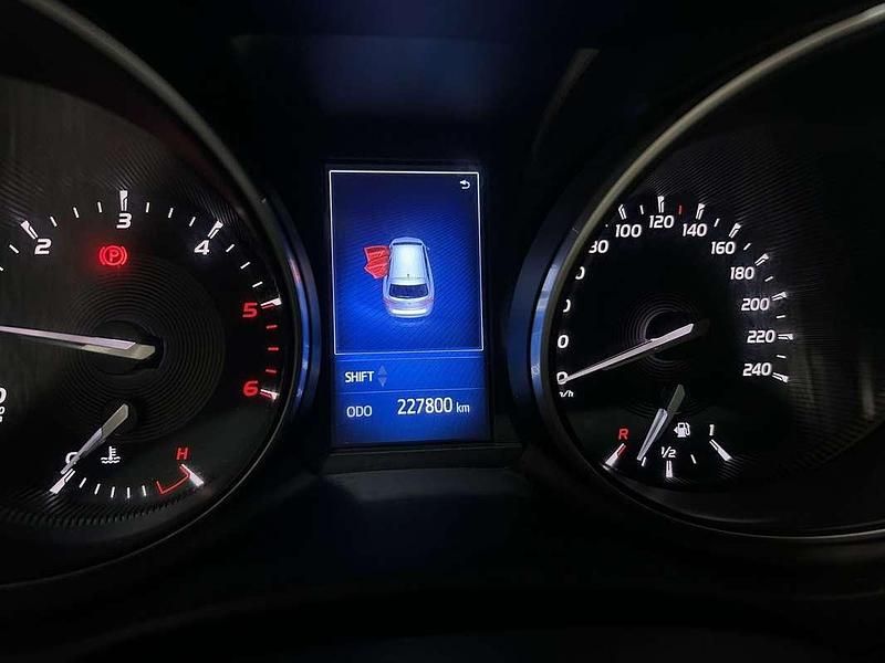 Usado Toyota Avensis Advance 143 CV (105 kW) 2016 Azul Familiar