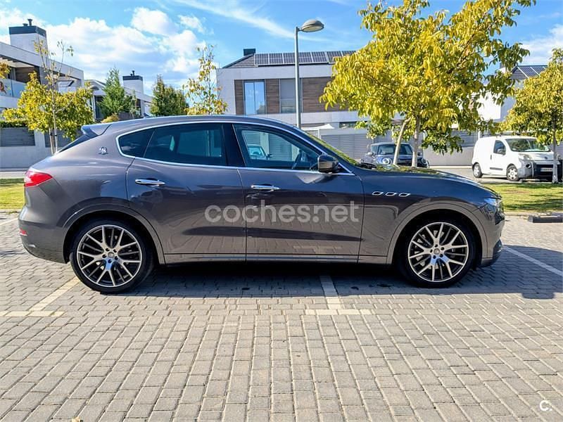 Usado Maserati Levante 430 CV (316 kW) 2017 Gris / plata SUV