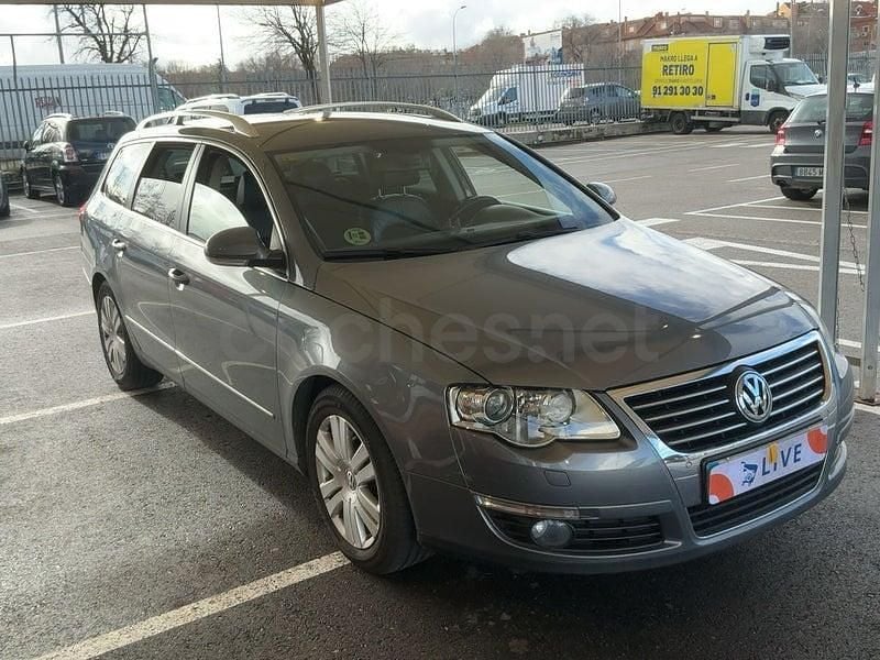 Usado VW Passat Advance 140 CV (102 kW) 2007 Gris / plata Familiar