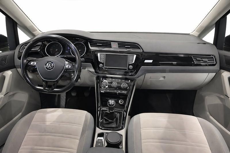 Usado VW Touran Sportline 150 CV (110 kW) 2017 Naranja Monovolumen