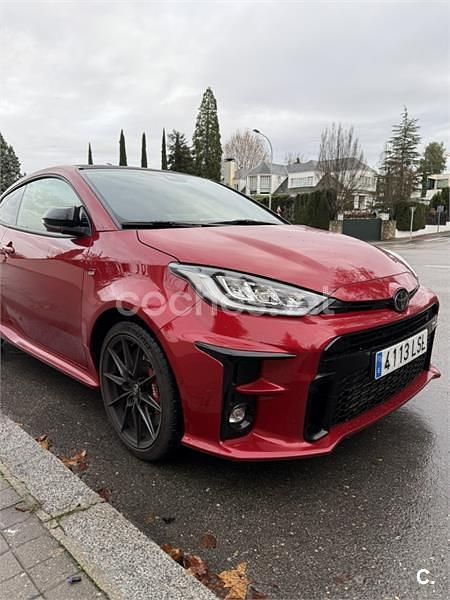 Usado Toyota Yaris 261 CV (191 kW) 2021 Rojo Utilitario