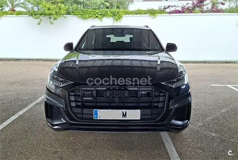 Usado Audi Q8 S-line plus 286 CV (210 kW) 2023 Gris / plata SUV
