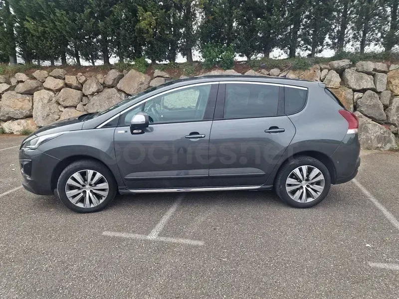 Usado Peugeot 3008 Style 120 CV (88 kW) 2016 Negro Berlina