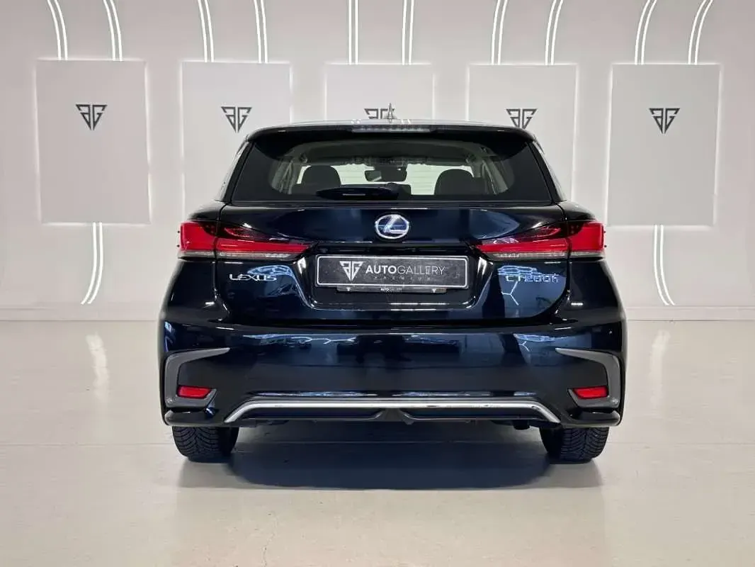Usado Lexus CT200h 136 CV (100 kW) 2019 Negro Utilitario