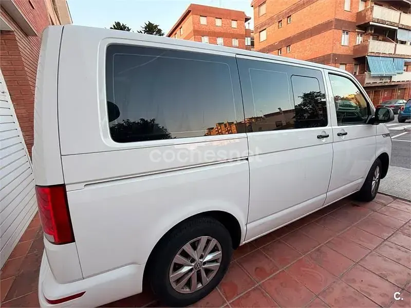Usado VW Multivan 110 CV (80 kW) 2021 Blanco Monovolumen