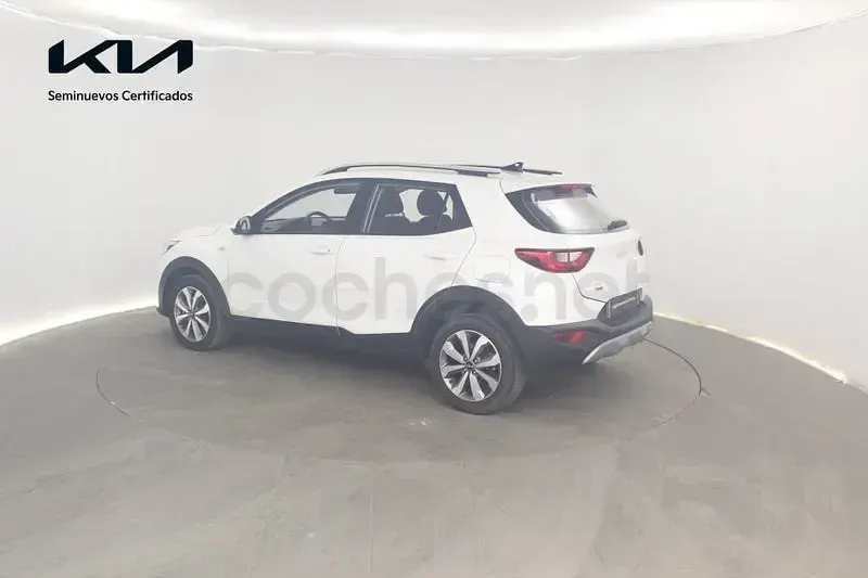Usado Kia Stonic 100 CV (73 kW) 2026 Blanco SUV