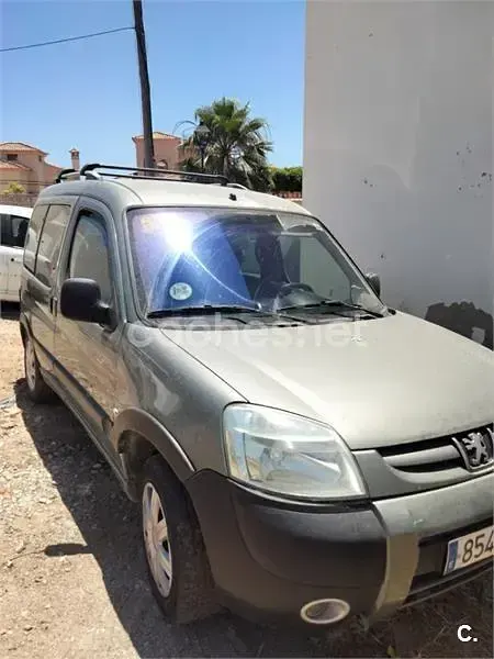 Usado Peugeot Partner Tepee 90 CV (66 kW) 2009 Verde Monovolumen