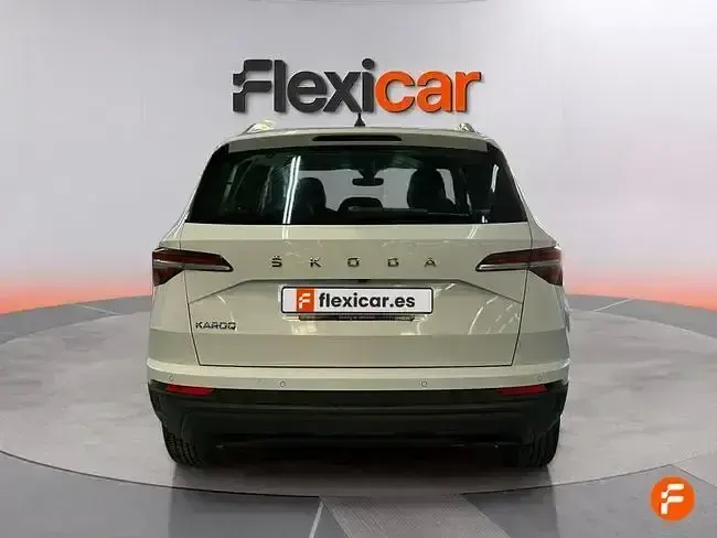 Usado Skoda Karoq Ambition 115 CV (84 kW) 2023 Blanco SUV