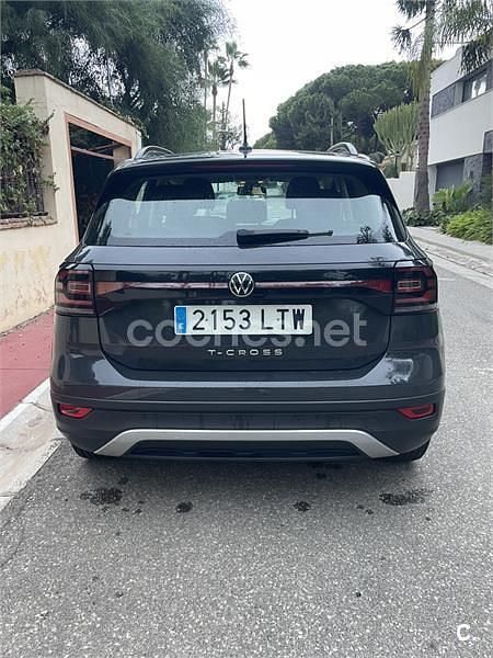 Usado VW T-Cross Advance 110 CV (80 kW) 2021 Gris / plata SUV