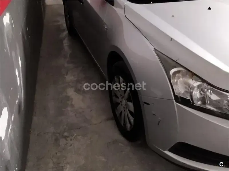 Usado Chevrolet Cruze LS 113 CV (83 kW) 2009 Gris / plata Berlina