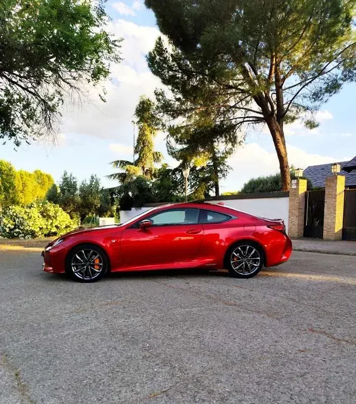 Usado Lexus RC300h Sport Line 223 CV (164 kW) 2020 Rojo Coupe