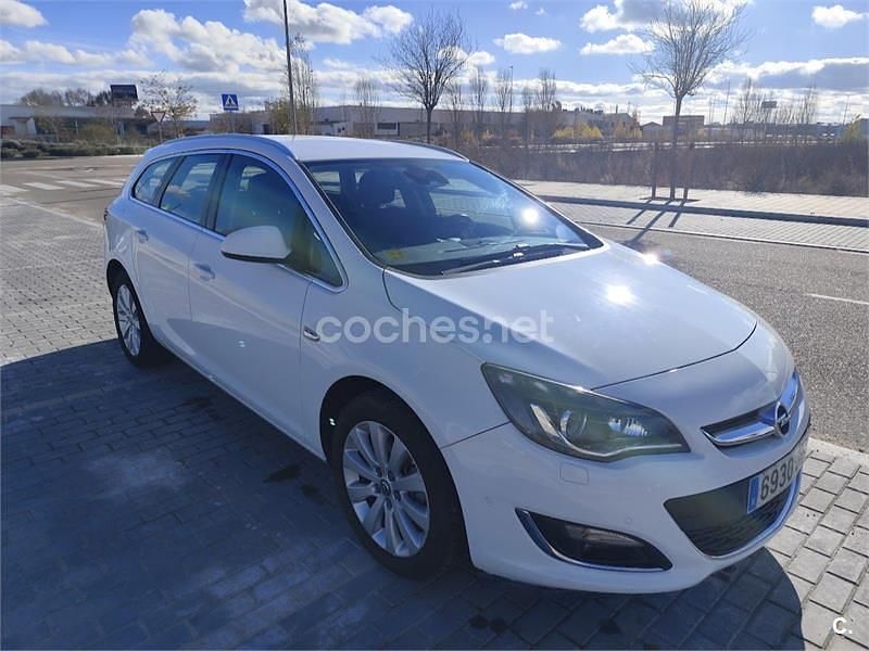 Blanco Usado 2015 Opel Astra Excellence Familiar | 7800 € (Precio justo) - Imagen 1/4