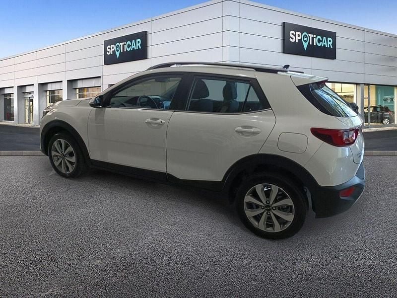 Usado Kia Stonic 100 CV (73 kW) 2024 Blanco SUV