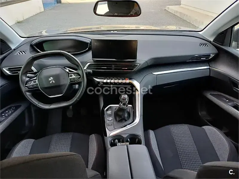 Usado Peugeot 3008 Active 130 CV (95 kW) 2023 Gris / plata SUV
