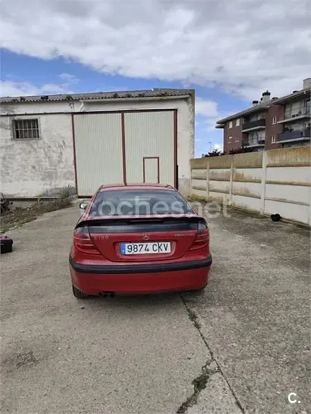 Usado Mercedes C180 143 CV (105 kW) 2003 Rojo Berlina