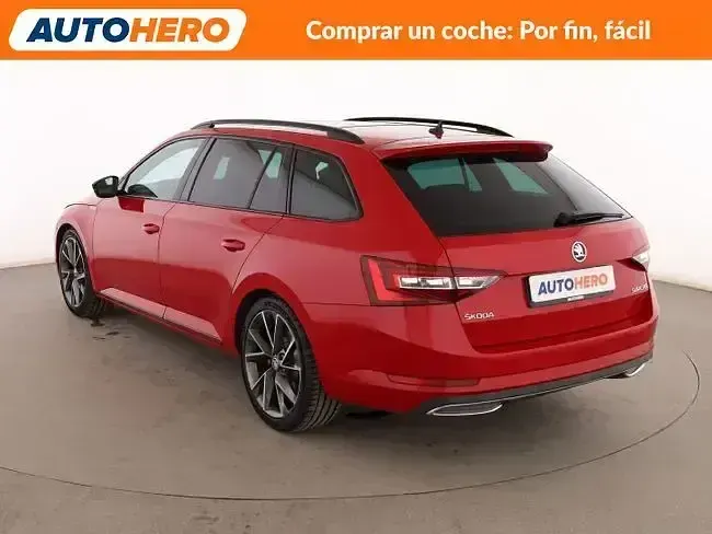 Usado Skoda Superb SportLine 150 CV (110 kW) 2019 Rojo Familiar