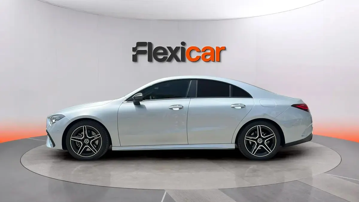 Usado Mercedes CLA200 163 CV (119 kW) 2025 Gris Berlina