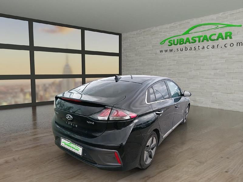 Usado Hyundai Ioniq 141 CV (103 kW) 2021 Negro metalizado Utilitario