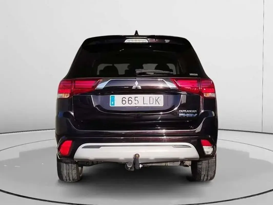 Usado Mitsubishi Outlander P-HEV Motion 227 CV (166 kW) 2019 Negro SUV