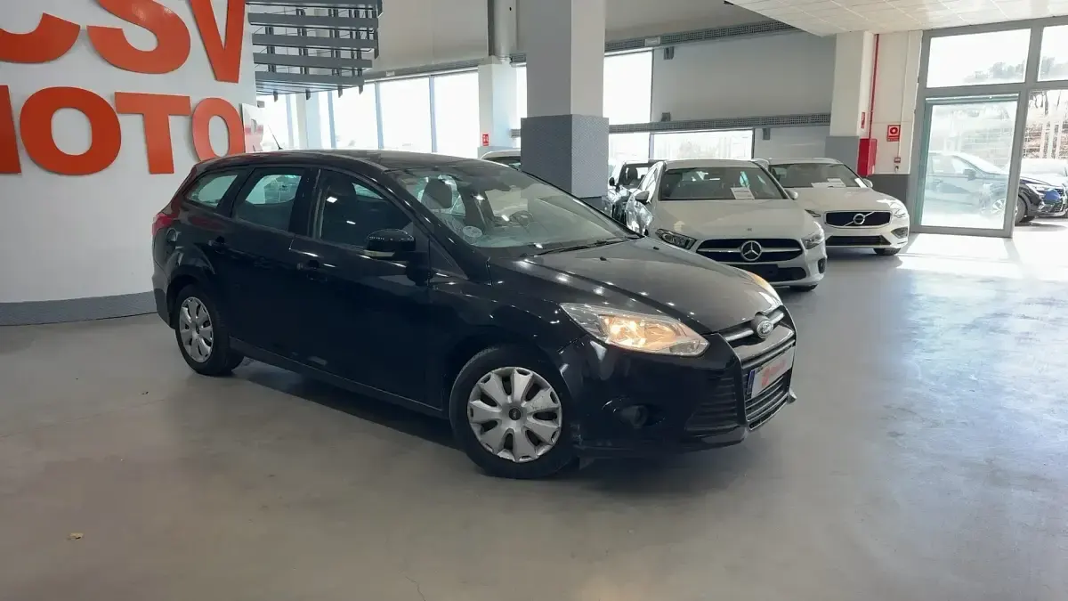 Usado Ford Focus Trend 109 CV (80 kW) 2011 Gris / plata Utilitario
