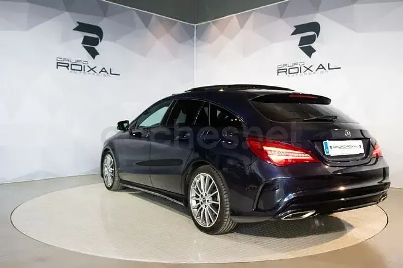 Usado Mercedes CLA220 Shooting Brake 177 CV (130 kW) 2018 Azul Familiar