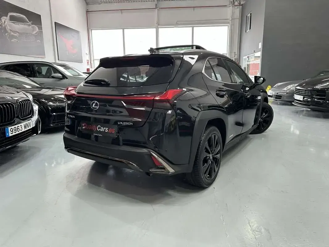 Usado Lexus UX 250h Sport Line 184 CV (135 kW) 2019 Negro SUV