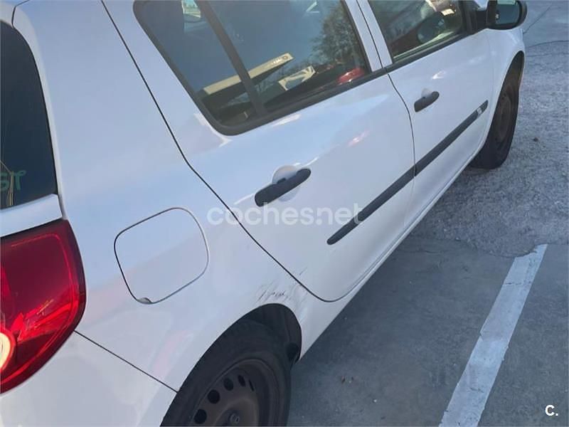 Usado Renault Clio II Business 75 CV (55 kW) 2011 Blanco Berlina