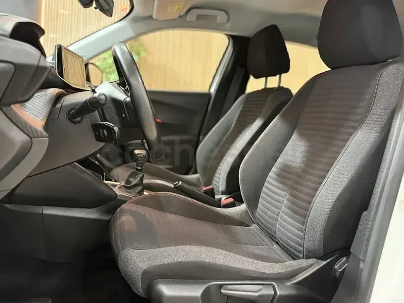 Usado Peugeot 2008 Active 110 CV (80 kW) 2022 Blanco SUV