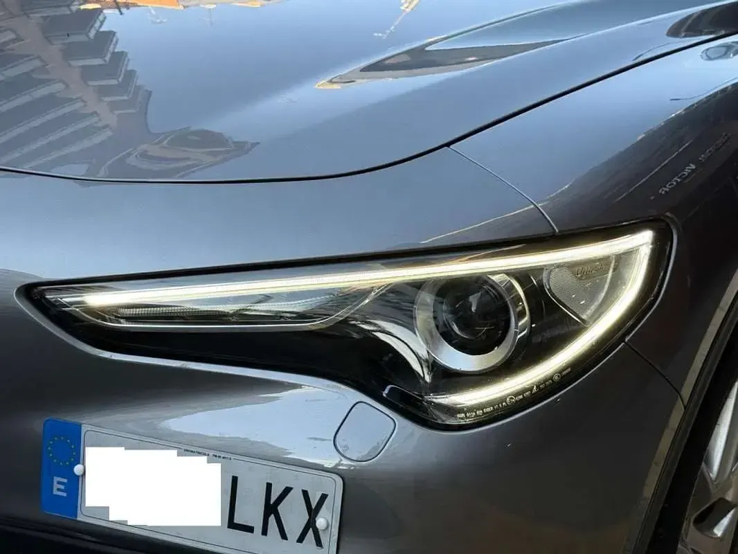 Usado Alfa Romeo Stelvio Veloce 280 CV (205 kW) 2020 Gris / plata SUV