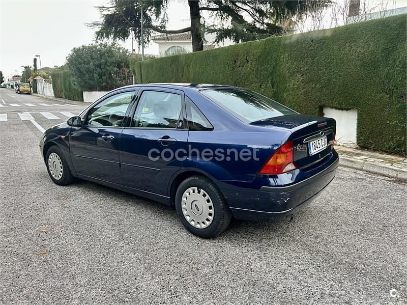 Usado Ford Focus Ghia 100 CV (73 kW) 2003 Azul Berlina