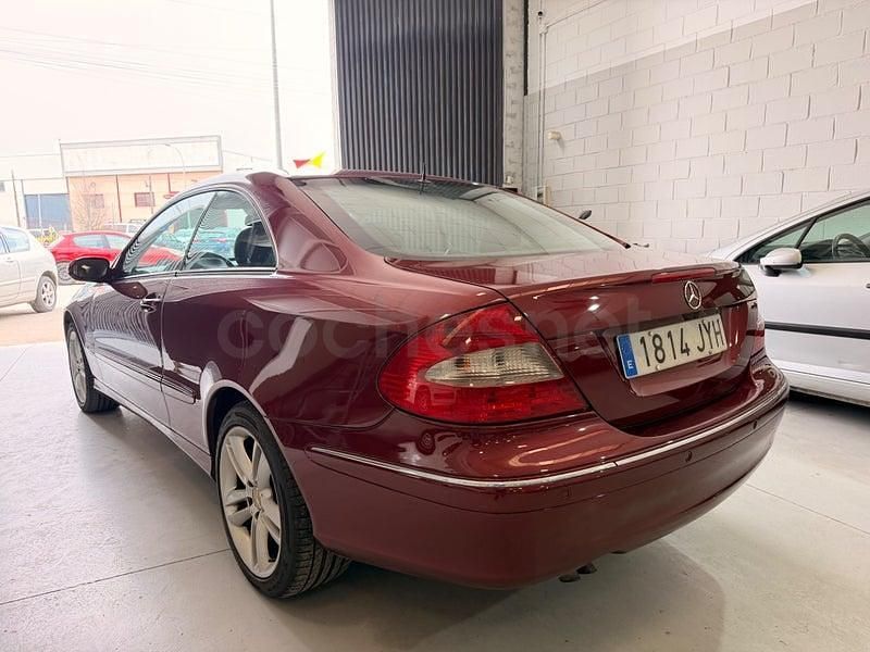 Usado Mercedes CLK220 Elegance 150 CV (110 kW) 2006 Granate Coupe