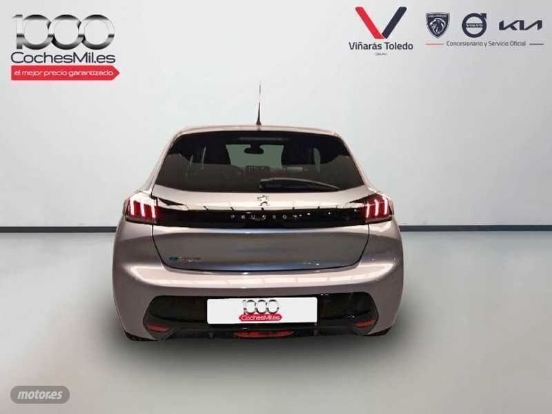 Usado Peugeot e-208 Allure 100 kW (136 CV) 2023 Gris Utilitario